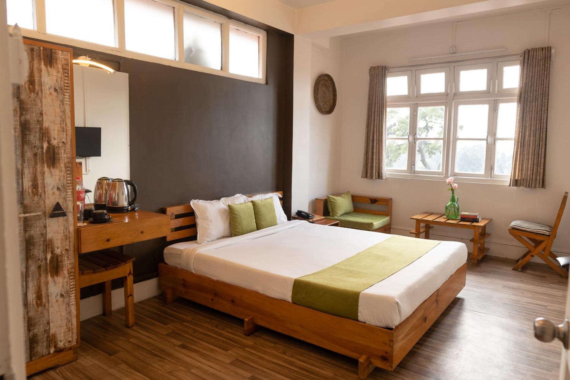 The Living Roof Hotel Шилонг Екстериор снимка
